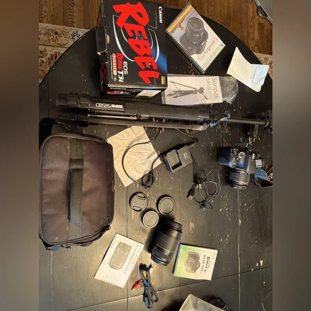 Canon EOS Rebel T3i Package